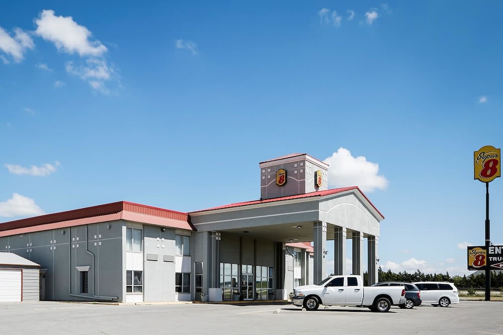 Super 8 by Wyndham Elk City 1
