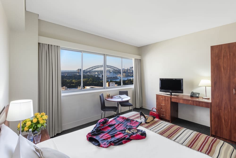 Macleay Hotel 1