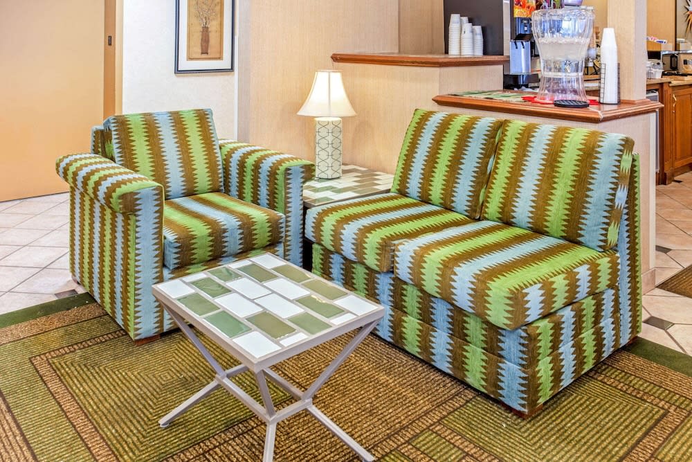 La Quinta Inn by Wyndham Milwaukee Airport / Oak Creek 2