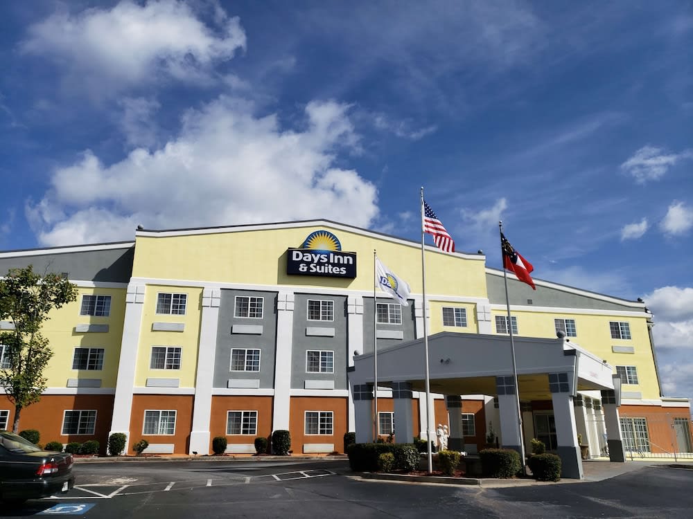 Days Inn & Suites by Wyndham Union City 1