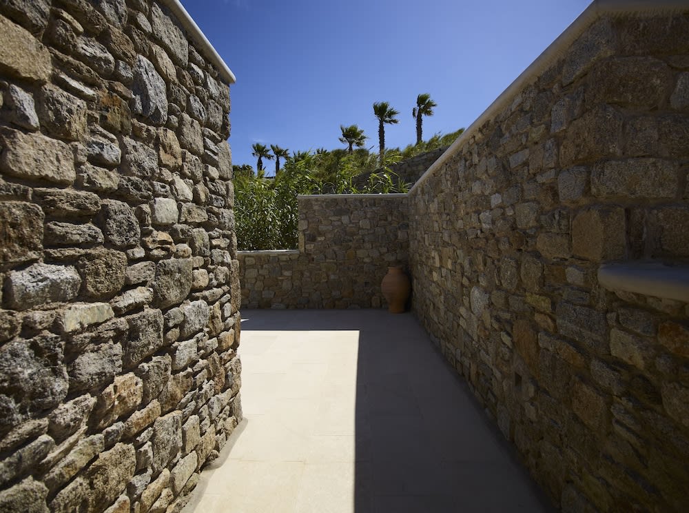 Bonzoe Suites & Villas 3