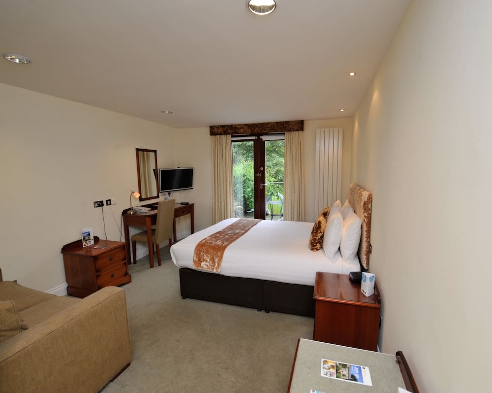 Best Western PLUS Grim's Dyke Hotel 4