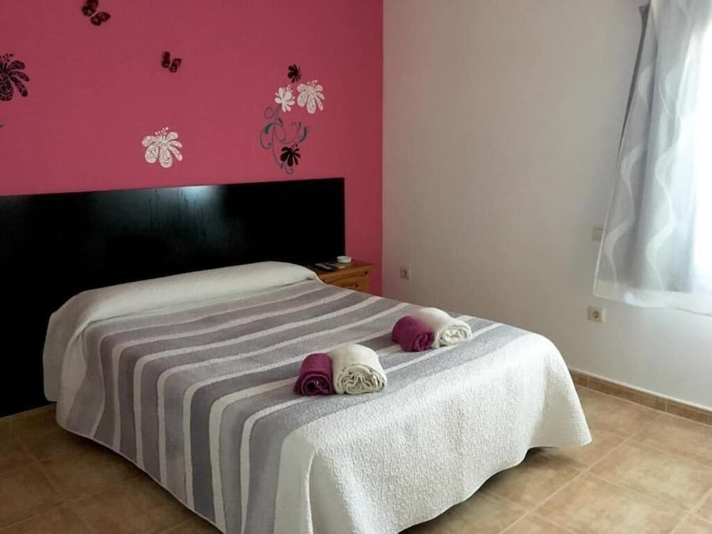 Hostal Catedritos Ibéricos A-5 KM 154 2