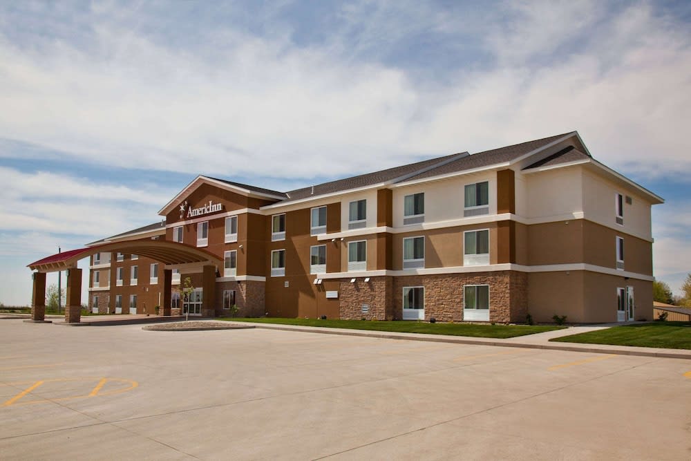 AmericInn by Wyndham Fairfield 1