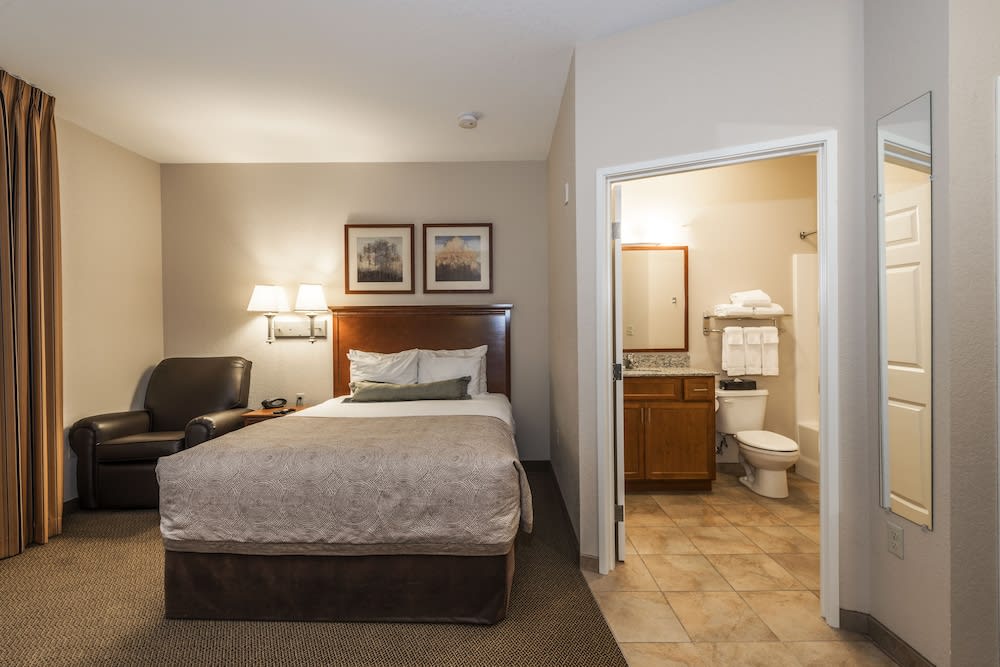 Candlewood Suites Burlington South by IHG 4