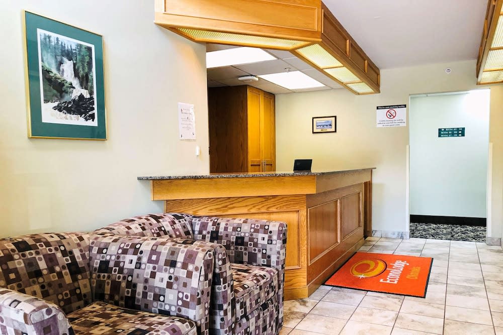 Econo Lodge 2