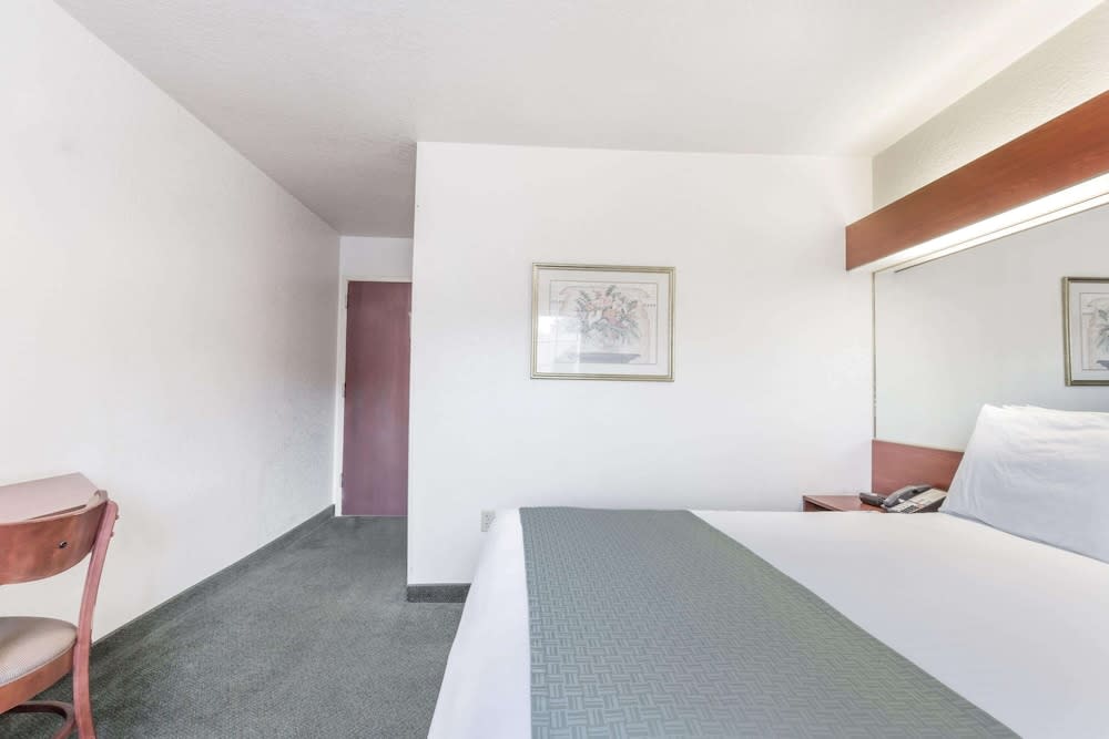 Microtel Inn & Suites Marianna 5