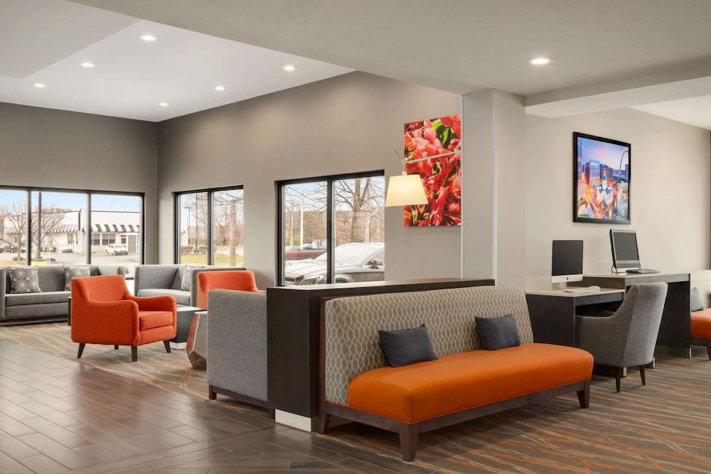 La Quinta Inn & Suites by Wyndham St Louis Route 66 2