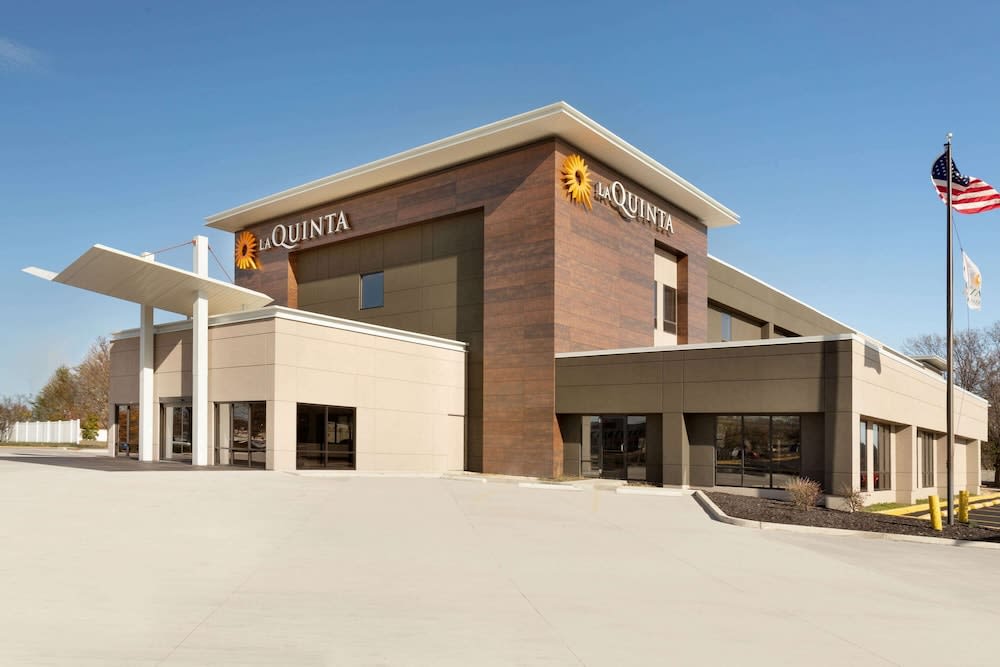 La Quinta Inn & Suites by Wyndham St Louis Route 66 1