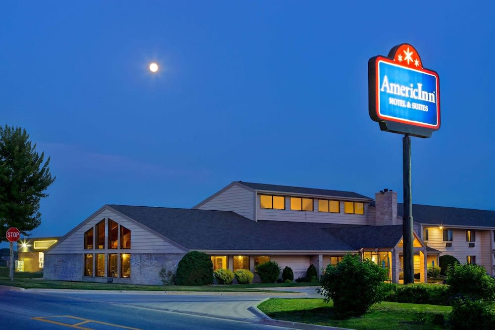 AmericInn by Wyndham Grundy Center 1