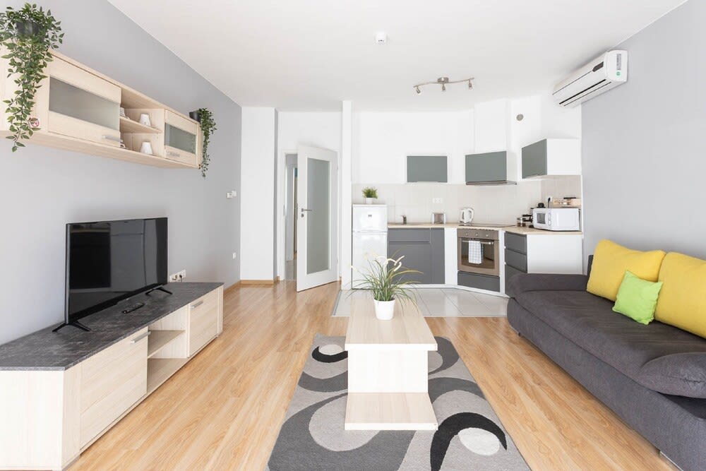 Corvin Plaza Apartments & Suites 1