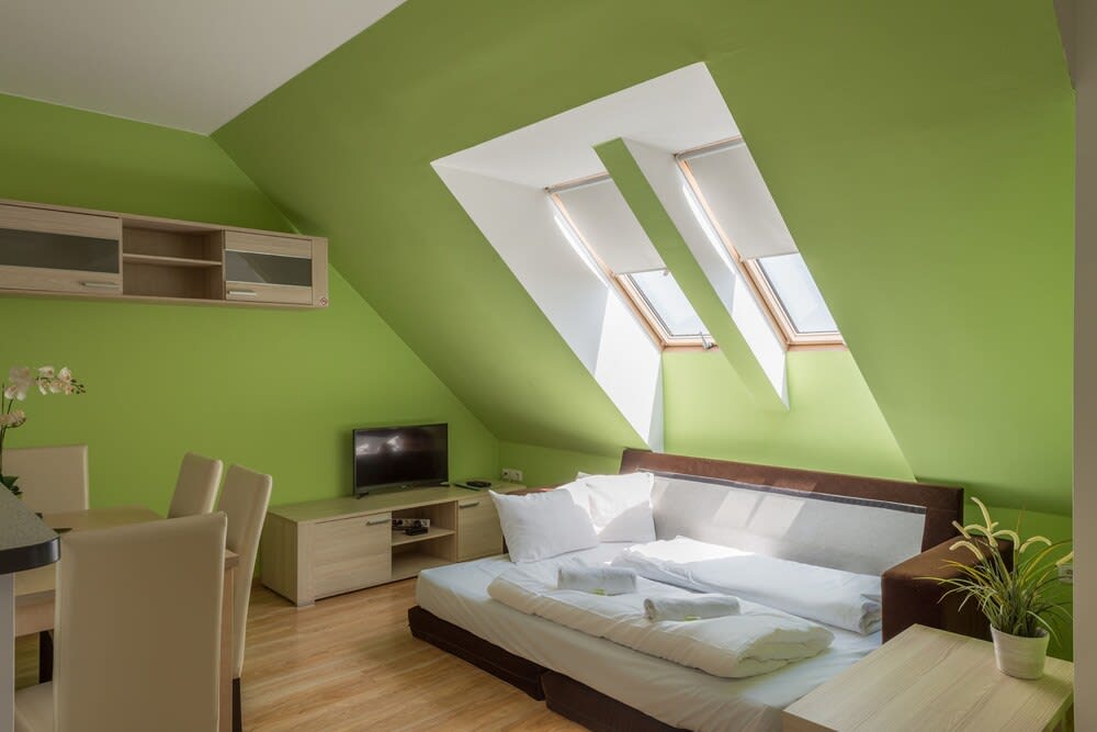 Corvin Plaza Apartments & Suites 5