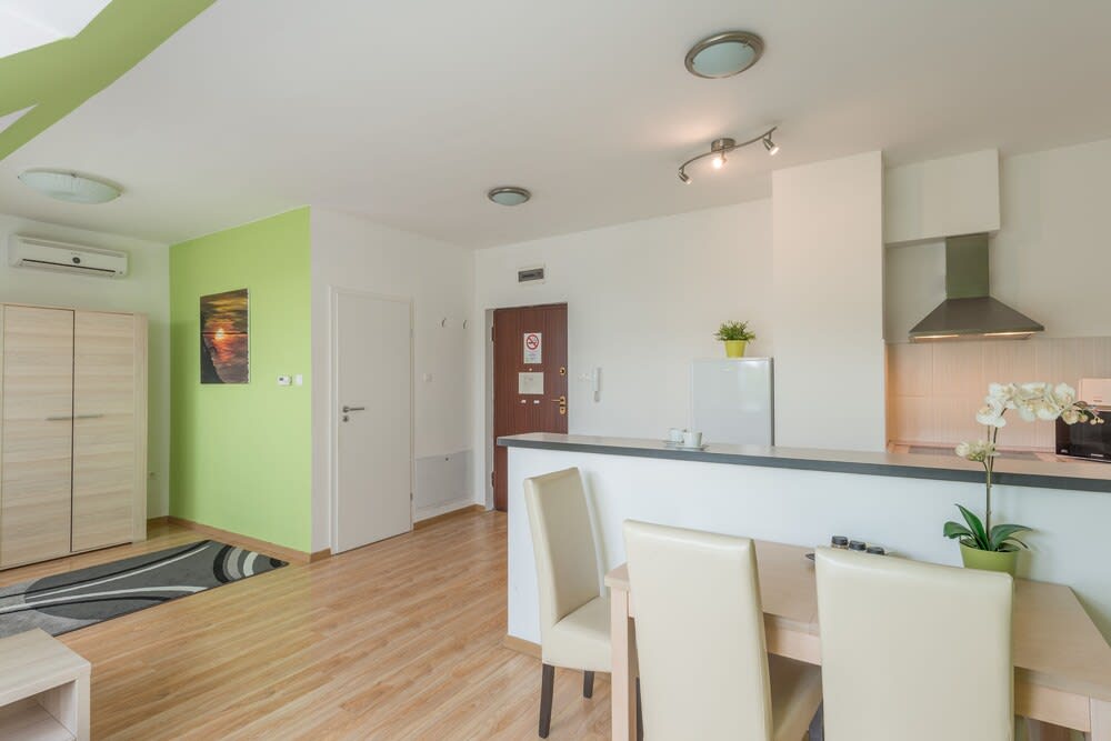 Corvin Plaza Apartments & Suites 4