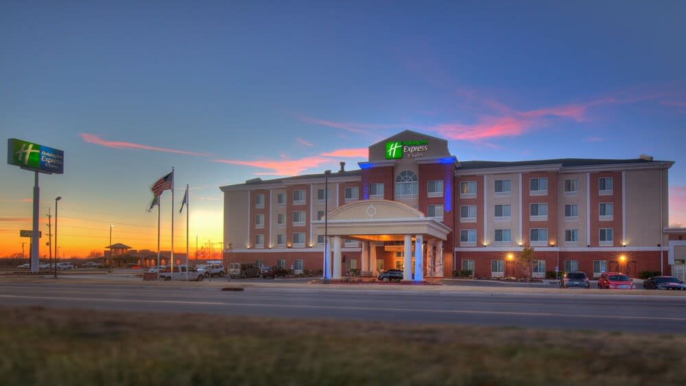Holiday Inn Express & Suites ELK CITY by IHG 1