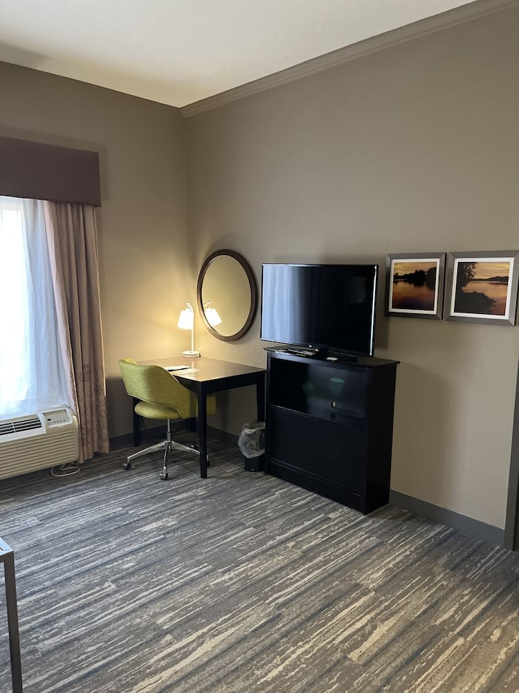 Comfort Inn & Suites 5