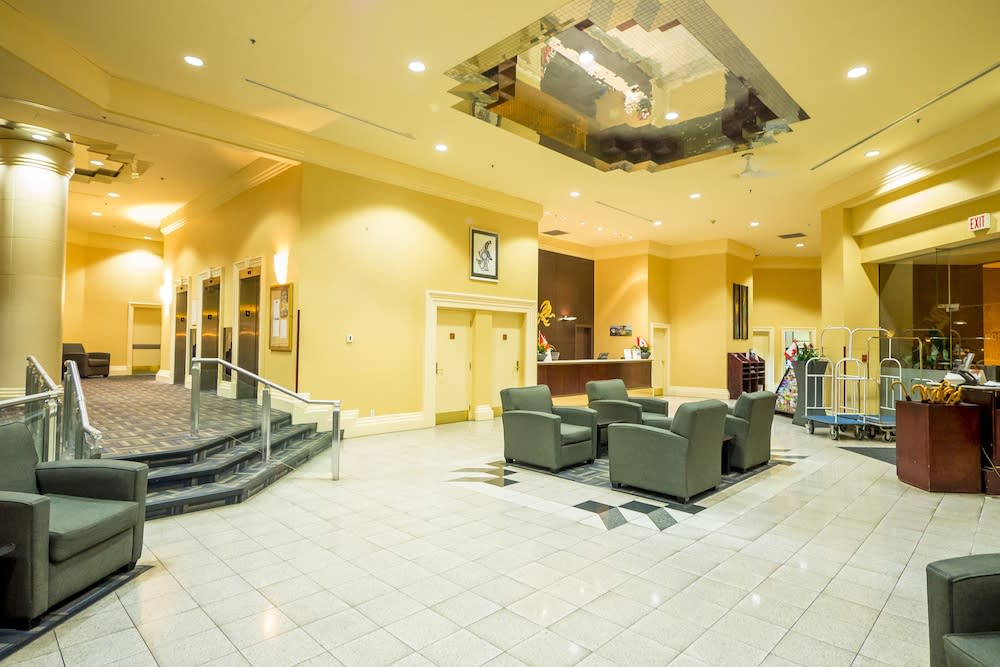 Rosedale on Robson Suite Hotel 1