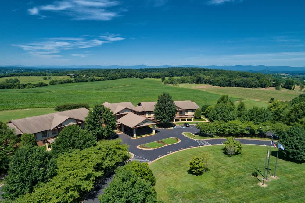 Round Hill Inn 1