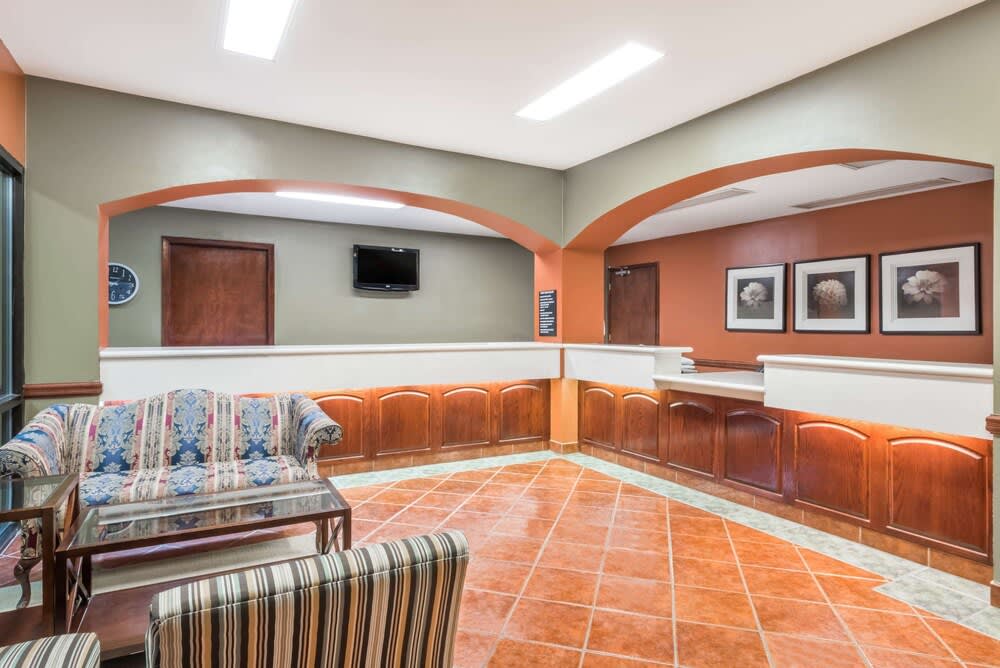 Super 8 by Wyndham Weslaco 2
