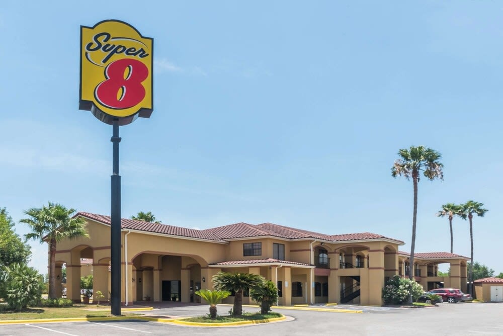 Super 8 by Wyndham Weslaco 1