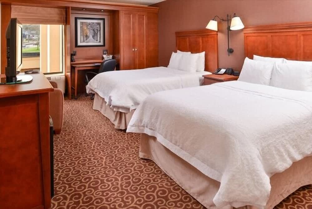 Independents Mcknight Hotel 1