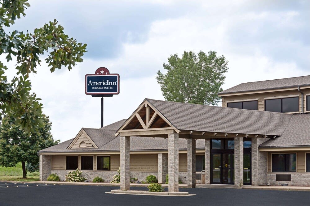 AmericInn by Wyndham Tomah 1