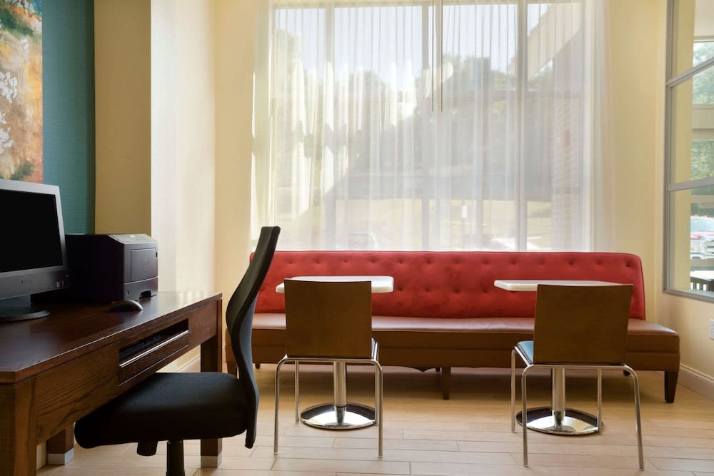 Days Inn & Suites by Wyndham Caldwell 2