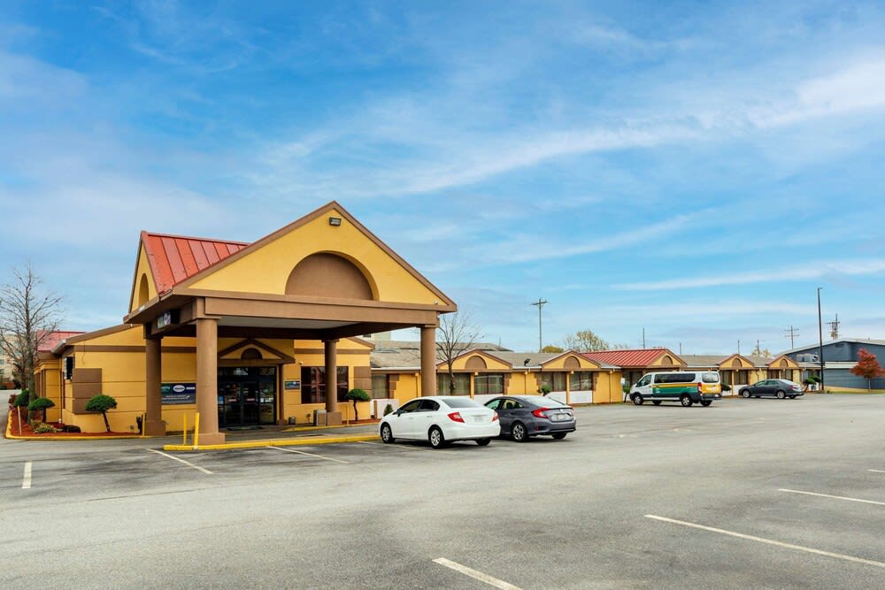 Suburban Studios Buffalo Airport 1