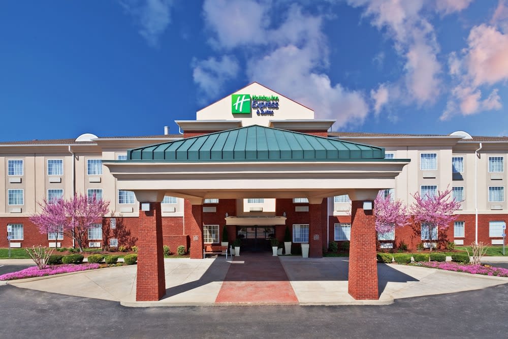 Holiday Inn Express & Suites MANCHESTER-CONF CTR(TULLAHOMA) by IHG 1