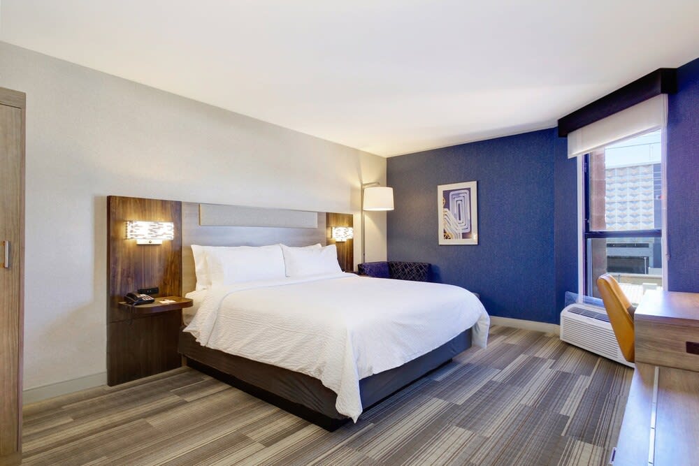 Holiday Inn Express & Suites Phoenix - Tempe by IHG 4