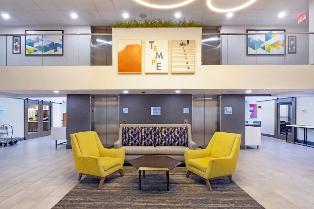 Holiday Inn Express & Suites Phoenix - Tempe by IHG 1
