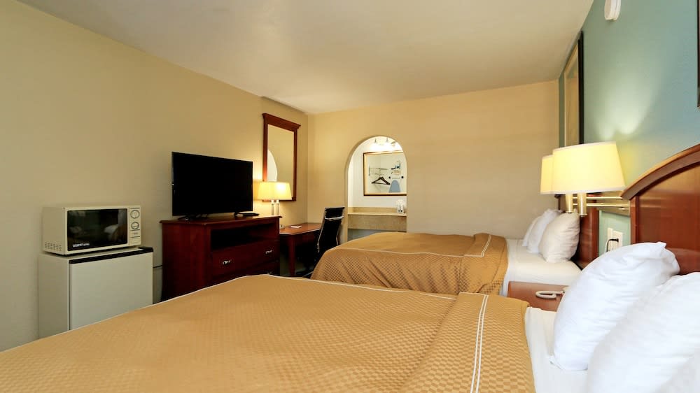 Econo Lodge Austin South 2