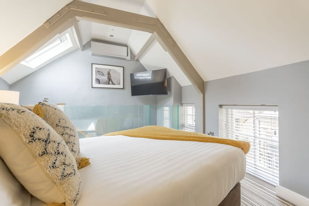 The Old School House & Rooms- The Lace Market 2