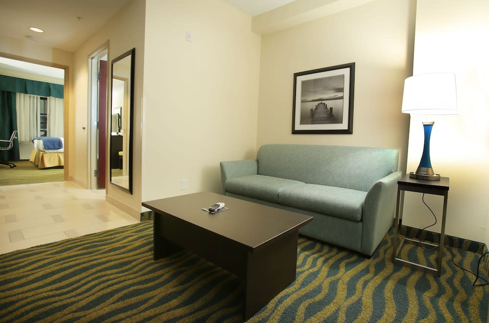 Holiday Inn Express & Suites Southport - Oak Island Area, an IHG Hotel 3