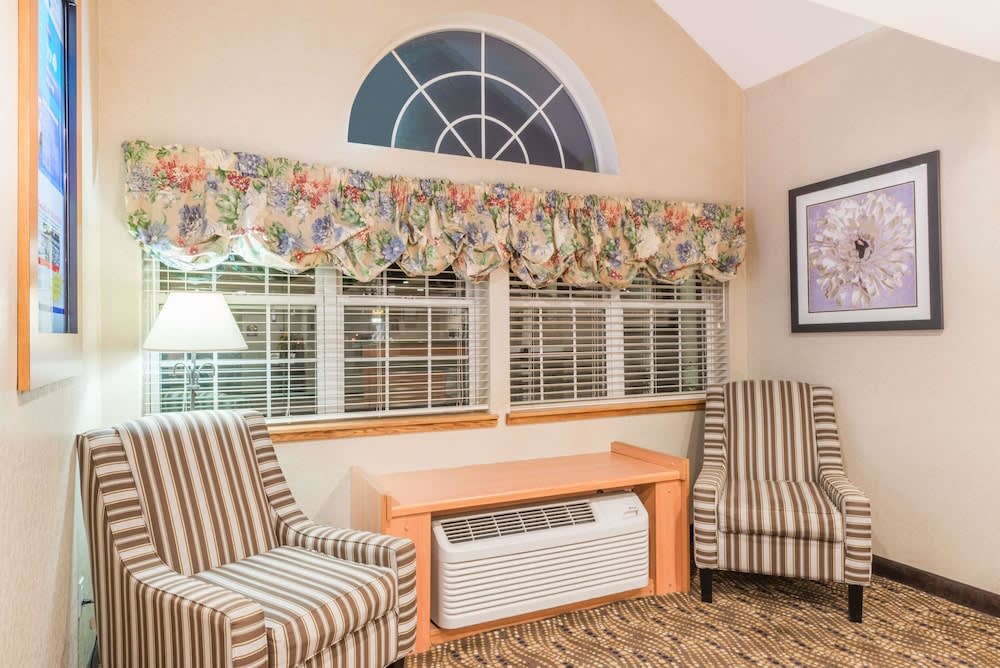 Microtel Inn & Suites by Wyndham Uncasville Casino Area 2