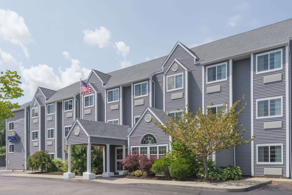 Microtel Inn & Suites by Wyndham Uncasville Casino Area 1