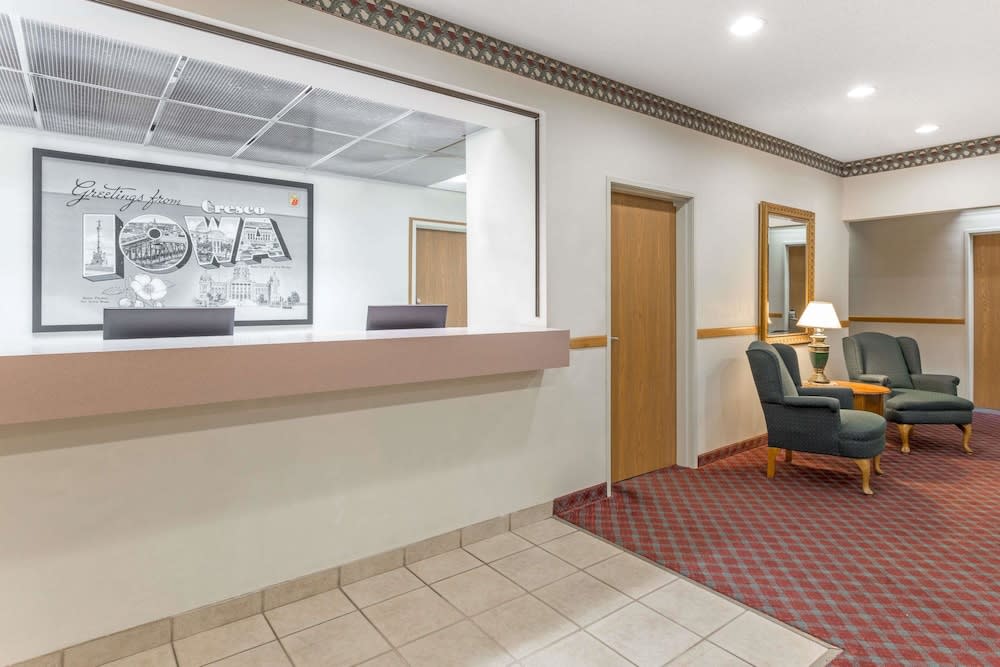 Super 8 by Wyndham Cresco IA 2