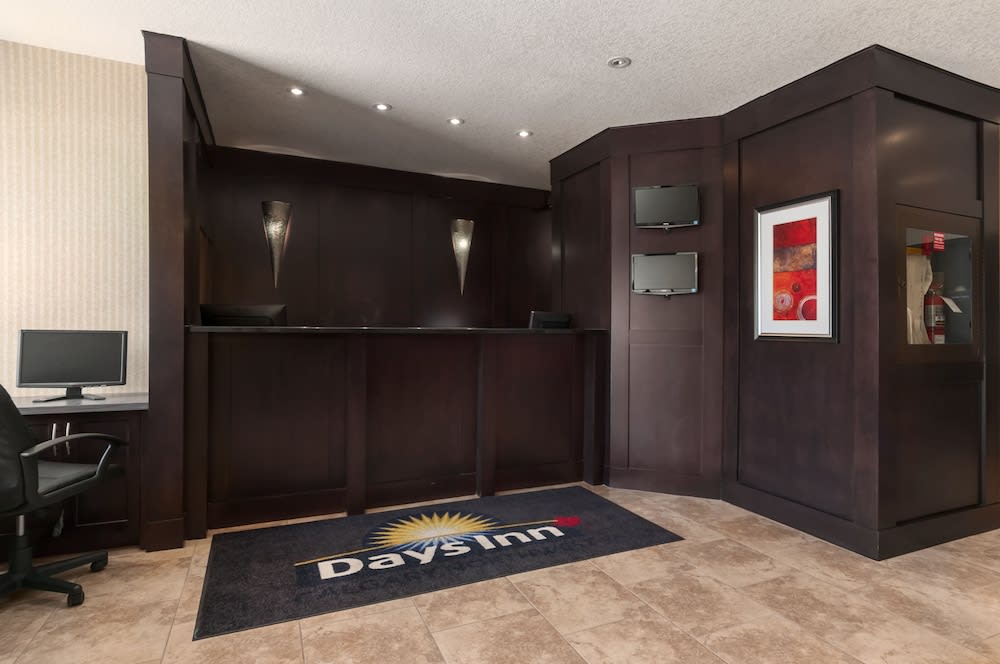 Days Inn by Wyndham Calgary Northwest 1