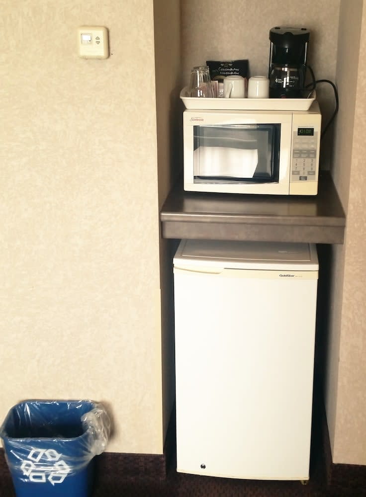 Days Inn by Wyndham Ottawa Airport 3