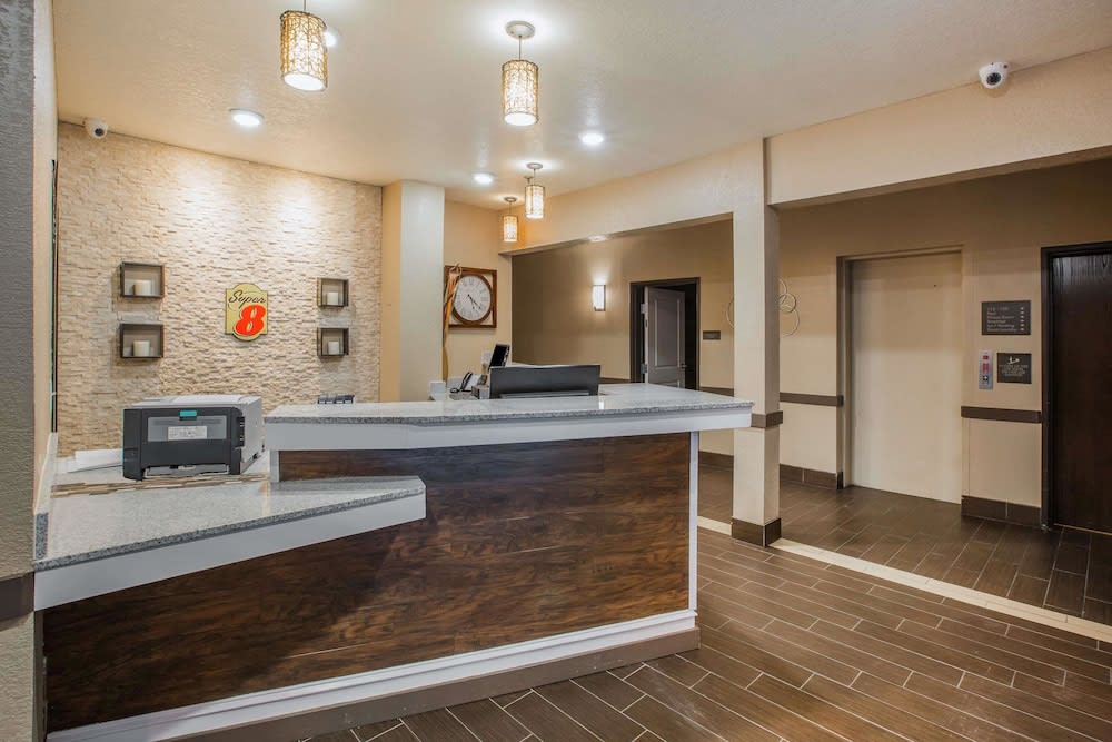 Super 8 by Wyndham Altoona 2