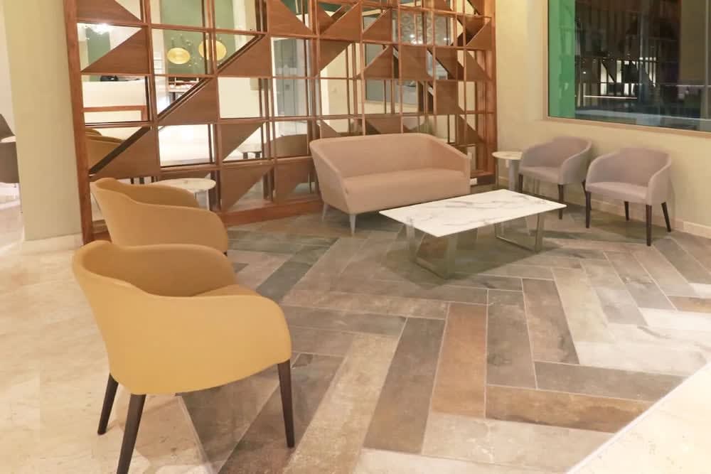 Wyndham Garden Monterrey Valle Real 3