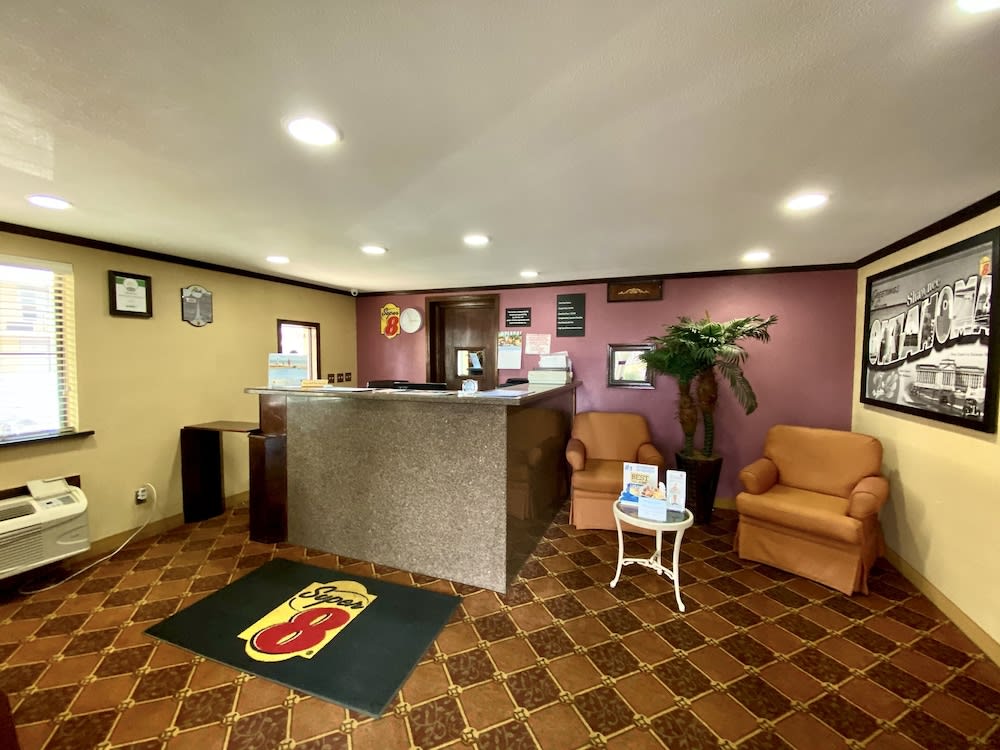 Super 8 by Wyndham Shawnee 2