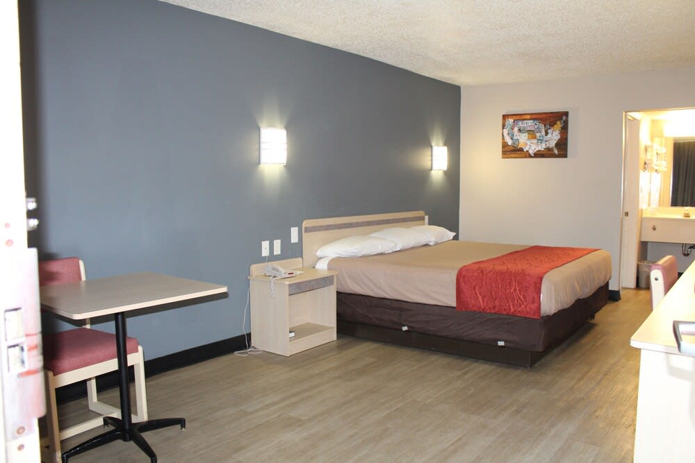 Econo Lodge Paducah West I-24 2