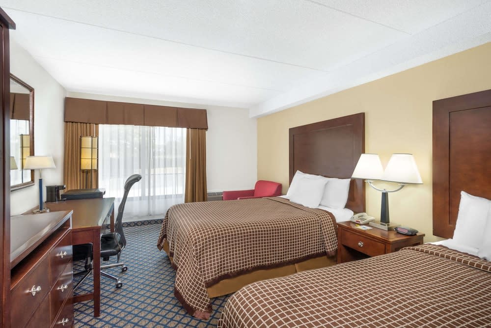 Days Inn by Wyndham Geneva/Finger Lakes 2