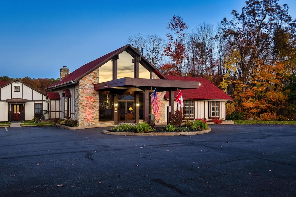 Red Roof Inn & Suites Hazleton 1