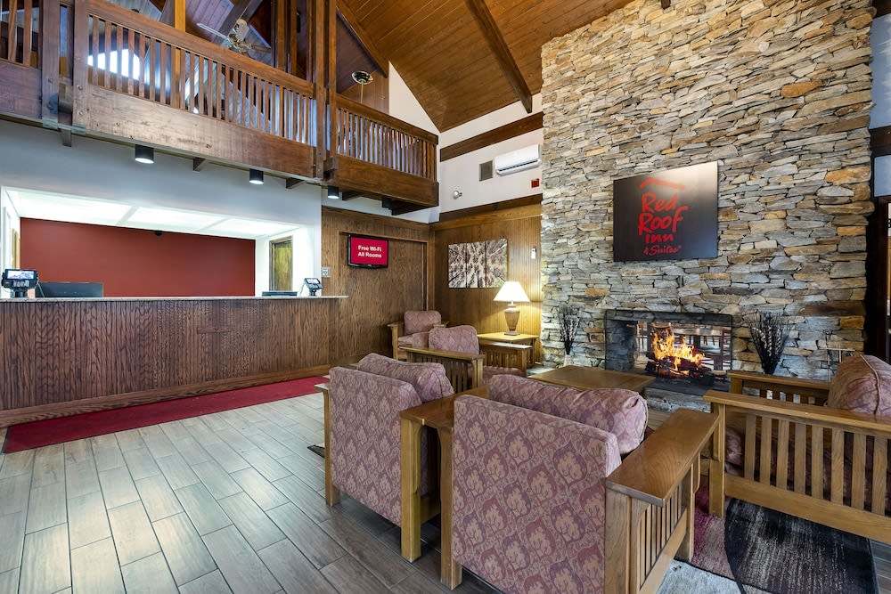 Red Roof Inn & Suites Hazleton 2