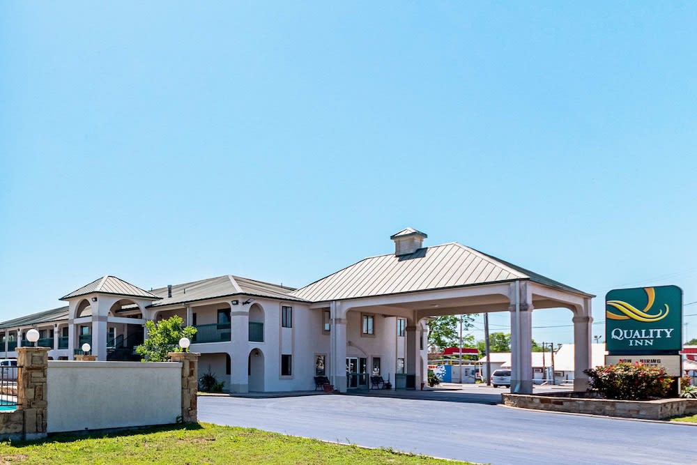 Quality Inn Three Rivers 1