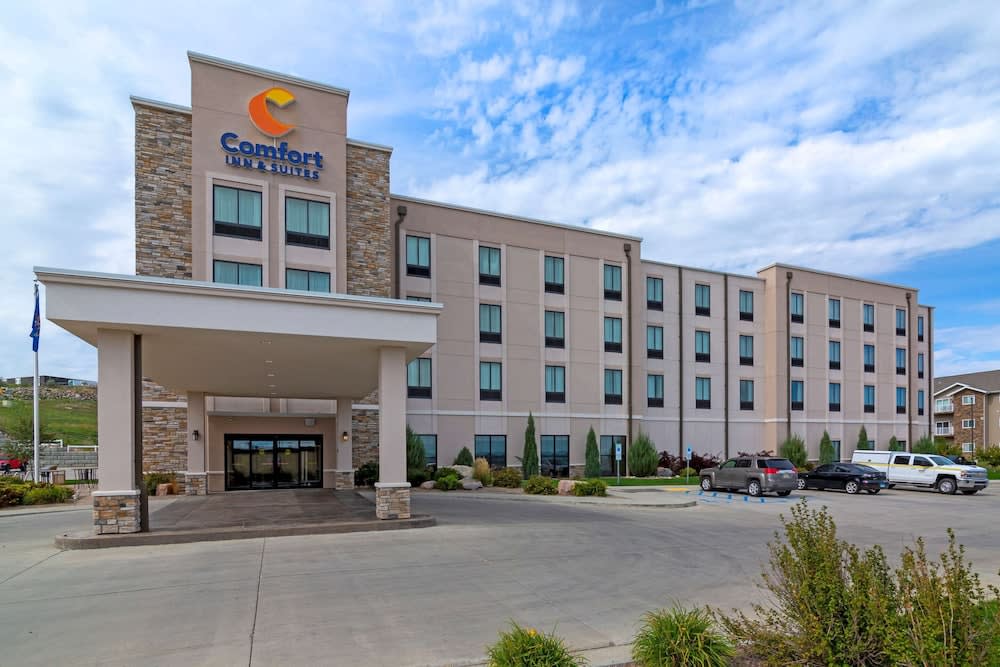 Comfort Inn & Suites Mandan - Bismarck 1
