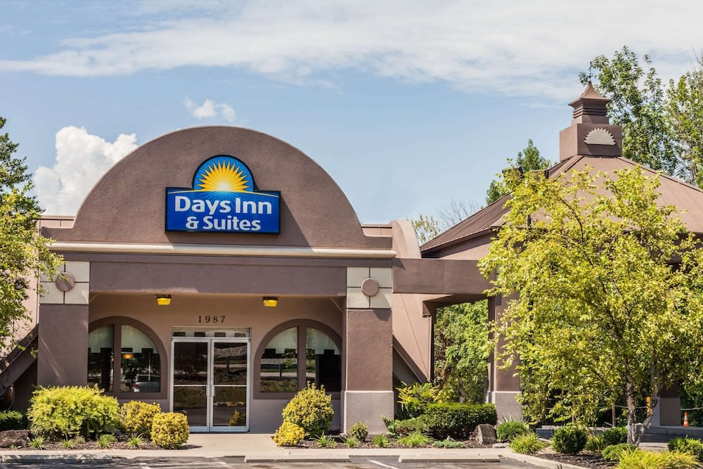 Days Inn & Suites by Wyndham Lexington 1
