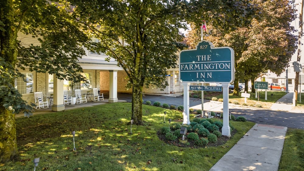 The Farmington Inn and Suites 1