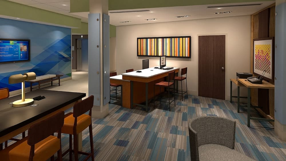 Holiday Inn Express & Suites Tulsa Midtown by IHG 2